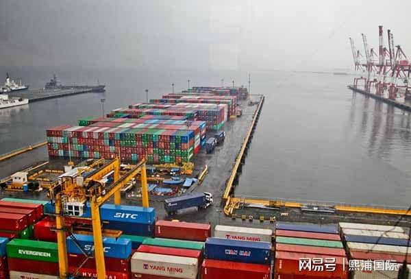 國際貨運中的費用解析 如何區分滯港費、滯箱費、堆存費及海上貨代